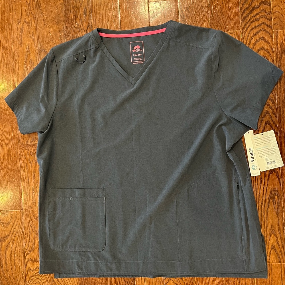 Women’s medical scrubs shirt NWT
